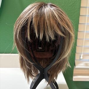 New never worn wig. Belletress “Tribeca” color: Buttered Toast